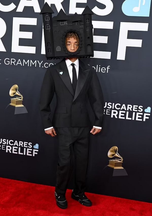 5 Busana Terburuk Grammy Awards 2025, Istri Kanye West Nyaris Telanjang di Red Carpet